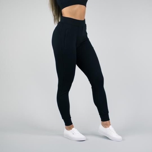 alphalete women's joggers